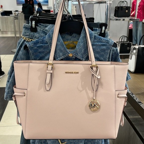 MICHAEL KORS 
Gilly Large Saffiano Leather Tote Shoulder Bag 
Powder Blush 
NWT - Picture 13 of 16